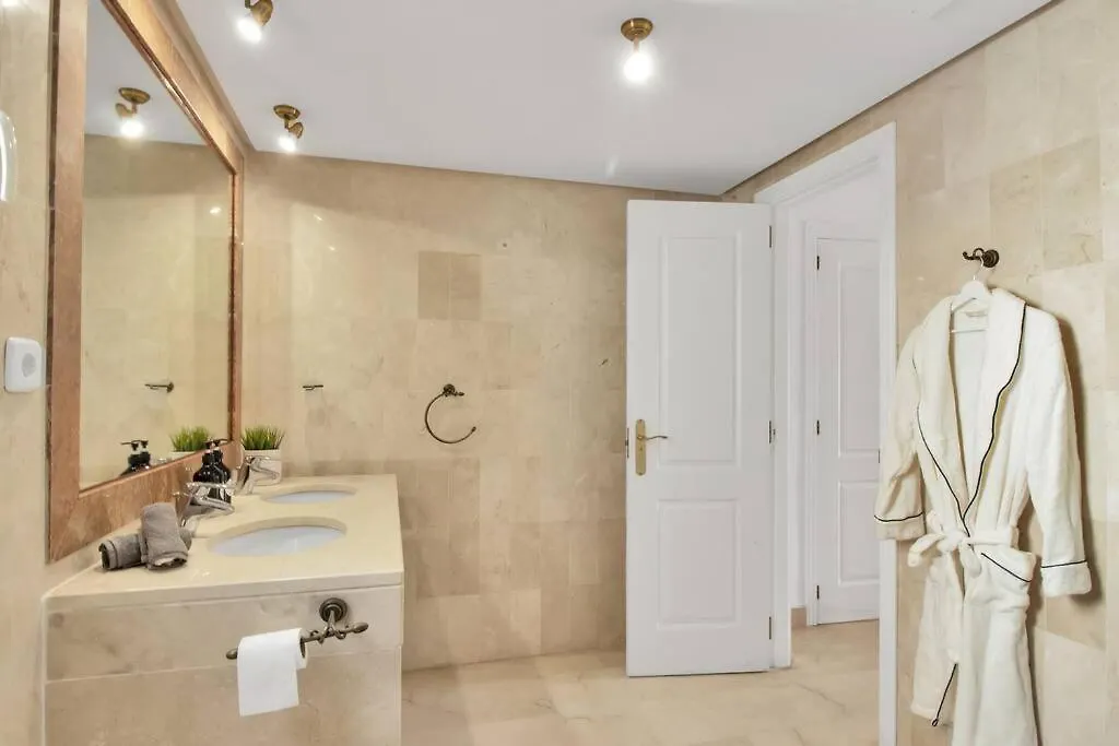 דירה אסטפונה Apartamento En Complejo Con Piscina Climatizada - El Presidente 234 ספרד